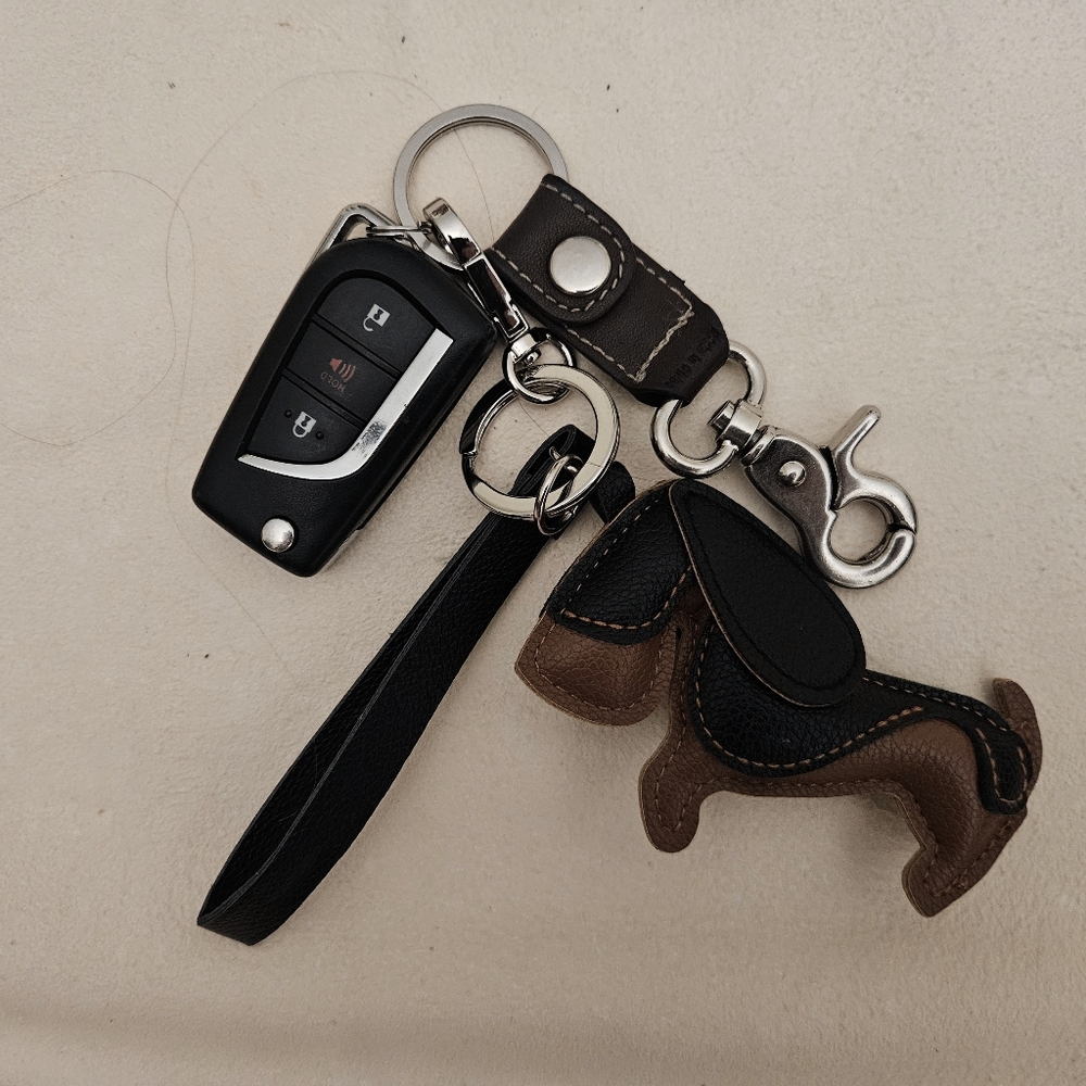 NWOT Steve Madden Genuin Leather Dachshund Purse Charm Keychain Black Tan - Picture 14 of 14